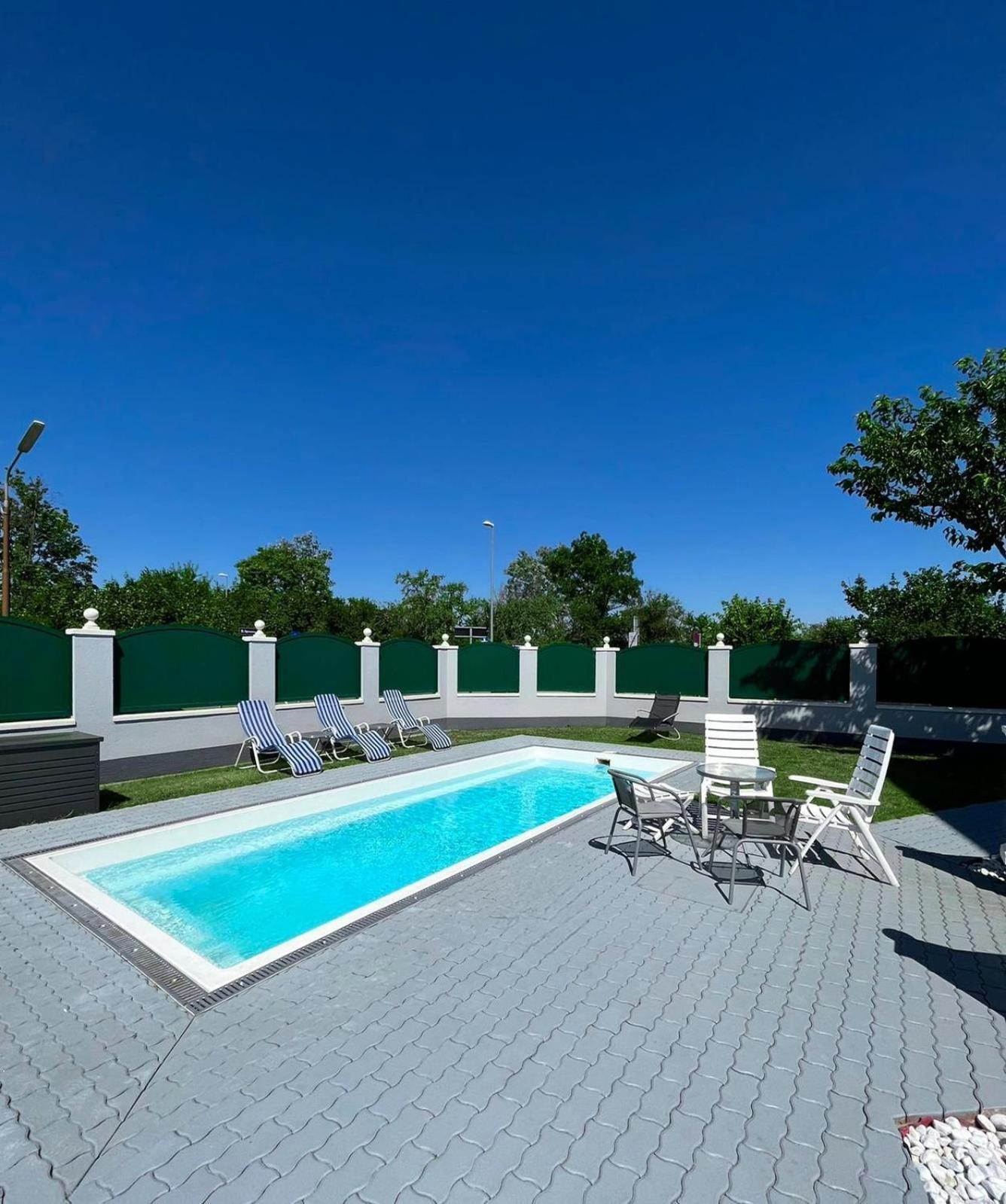 Atemberaubendes Apartment + Pool Вена Экстерьер фото